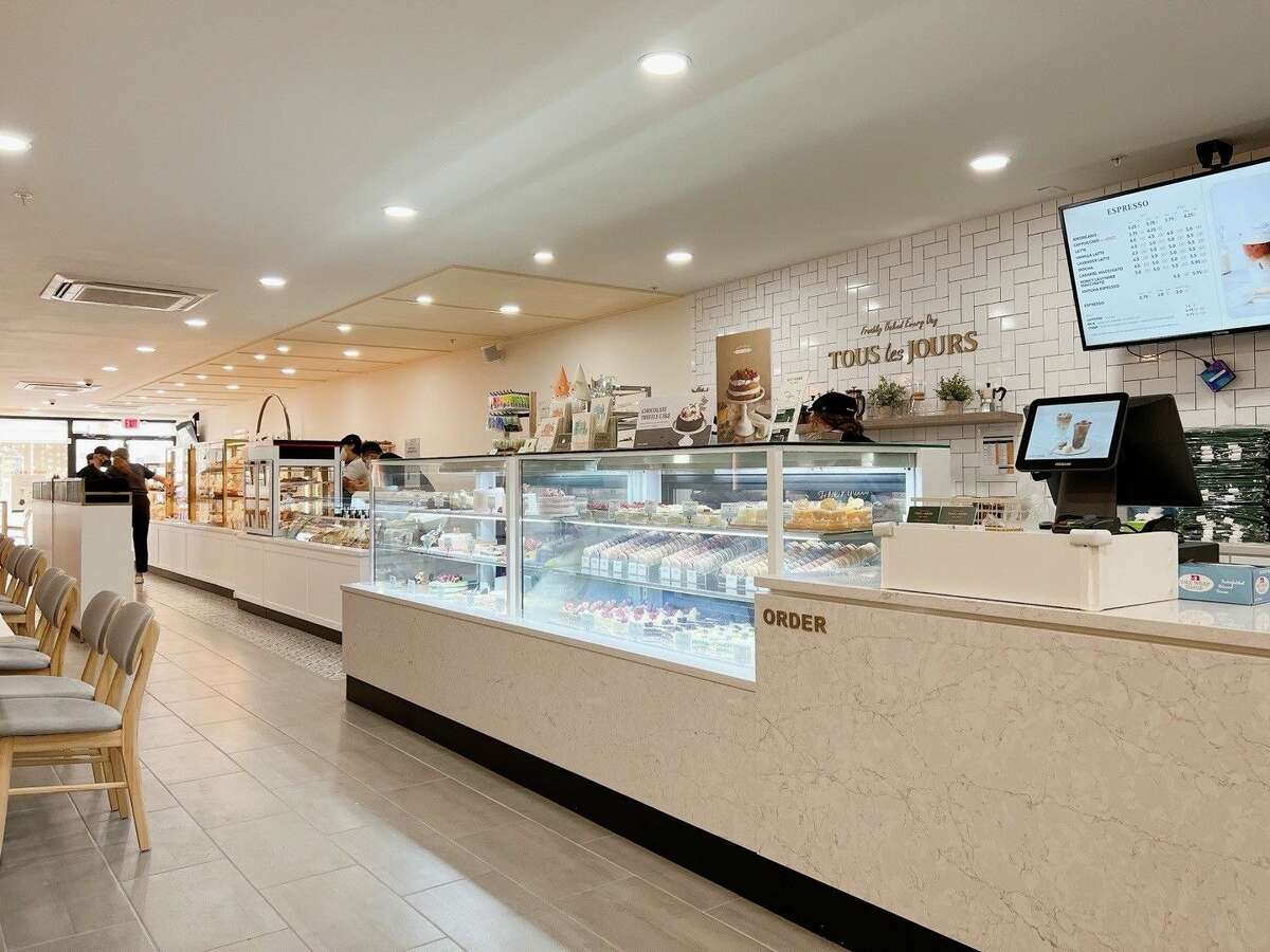 TOUS les JOURS, a French-Asian bakery chain, recently opened its first Connecticut location in New Haven.