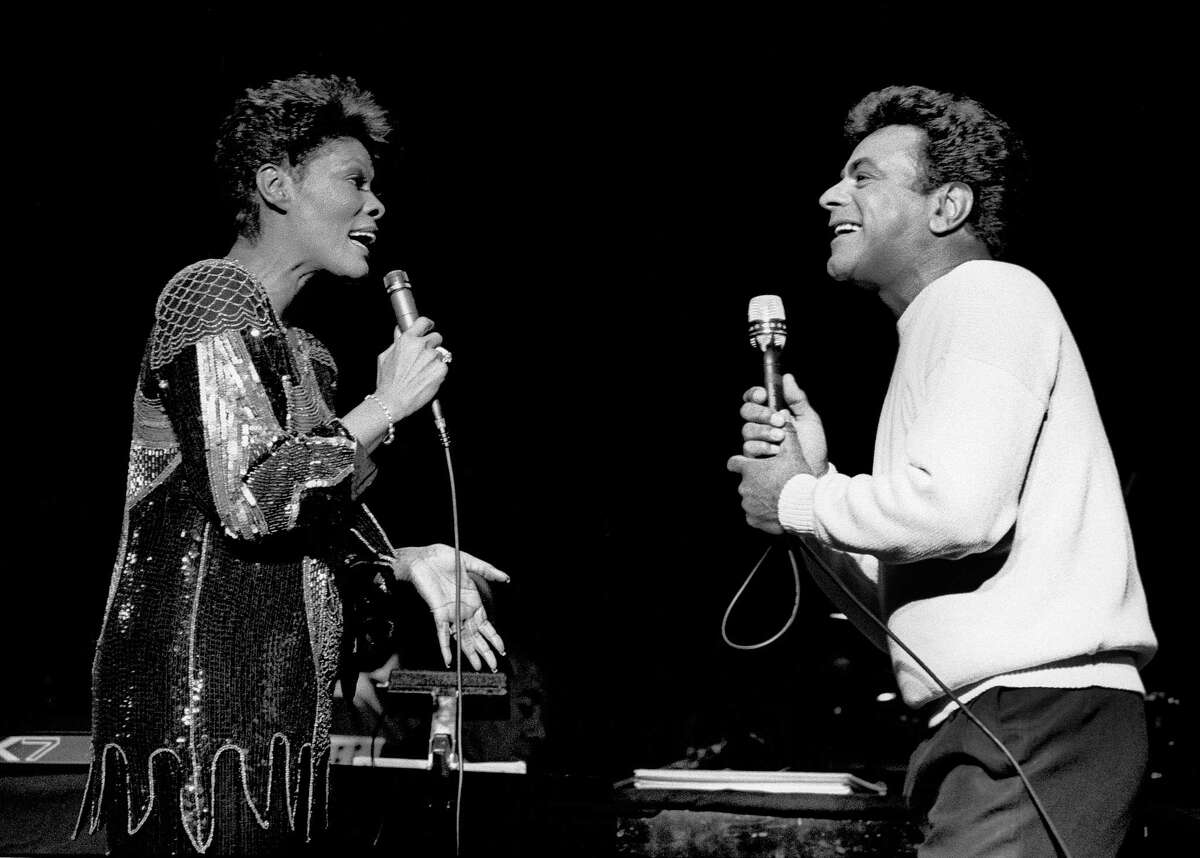 Dionne Warrick was one of Johnny Mathis’ many duet partners through the years. Here they perform in Atlanta in 1986