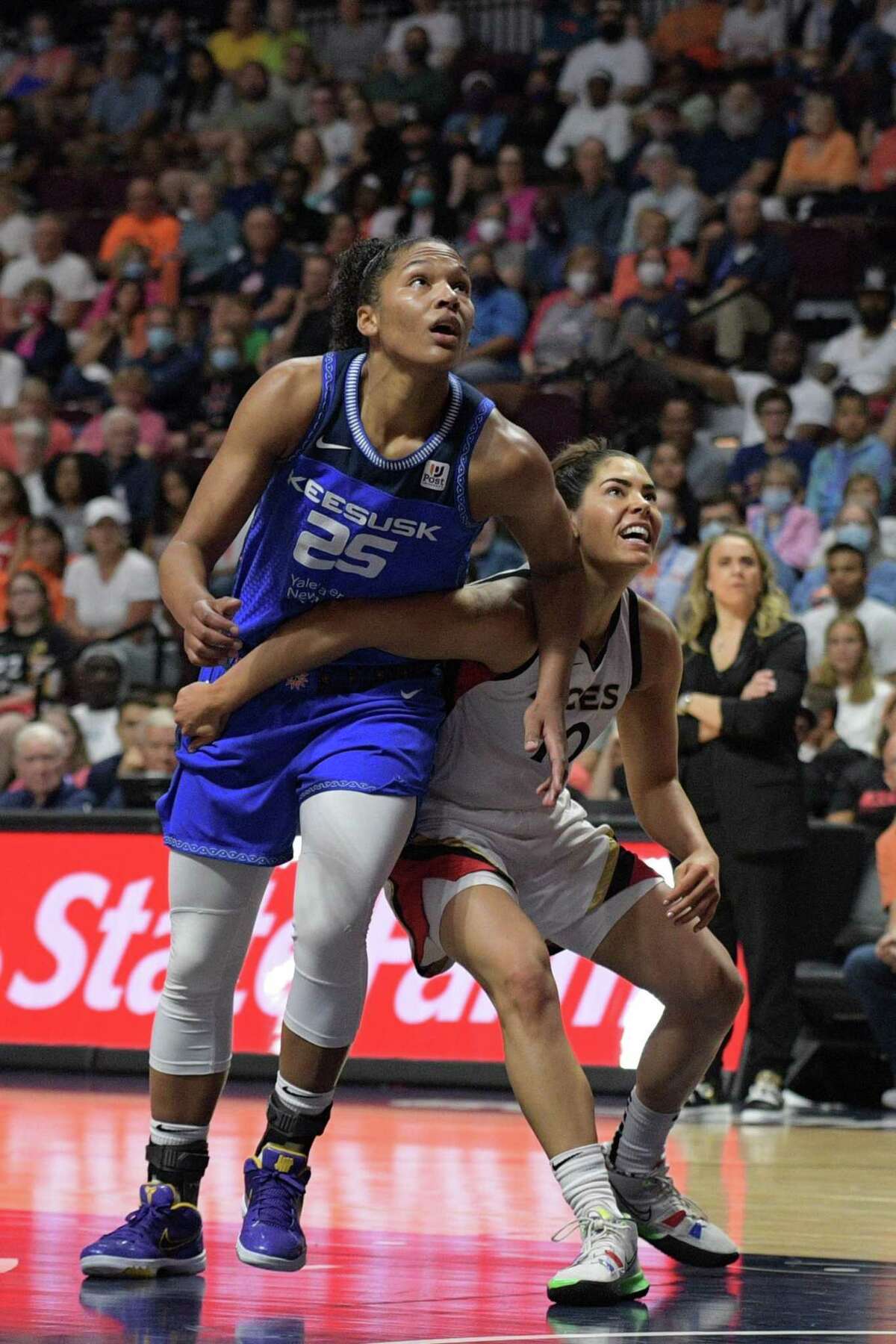 UNCASVILLE, CT - JULY 17: Las Vegas Aces guard Kelsey Plum (10) boxes out Connecticut Sun forward Alyssa Thomas (25) during the WNBA game between the Las Vegas Aces and the Connecticut Sun on July 17, 2022, at Mohegan Sun Arena in Uncasville, CT. (Photo by Erica Denhoff/Icon Sportswire via Getty Images)