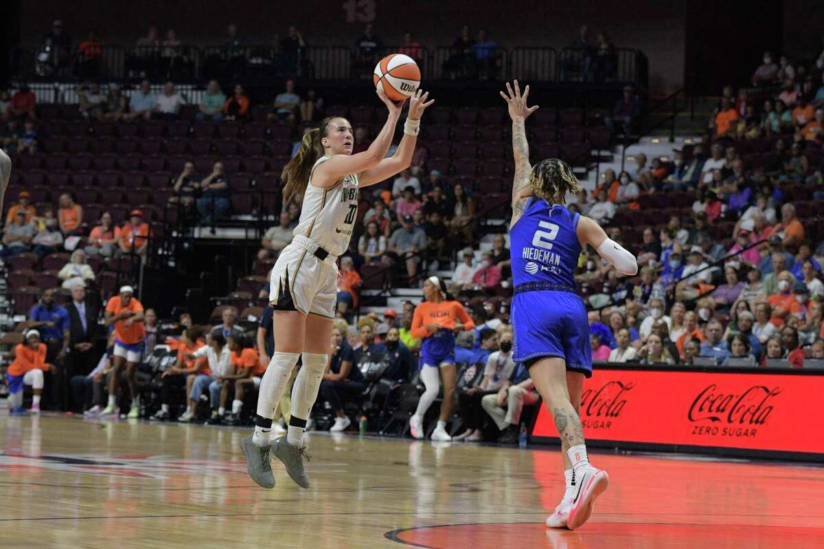 UNCASVILLE, CT - JULY 19: New York Liberty guard Sabrina Ionescu (20) shoots a jump shot during the WNBA game between the New York Liberty and the Connecticut Sun on July 19, 2022, at Mohegan Sun Arena in Uncasville, CT. (Photo by Erica Denhoff/Icon Sportswire via Getty Images)