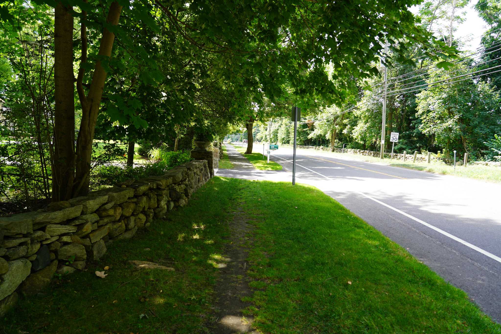 Oenoke Ridge gets sidewalk extension in New Canaan