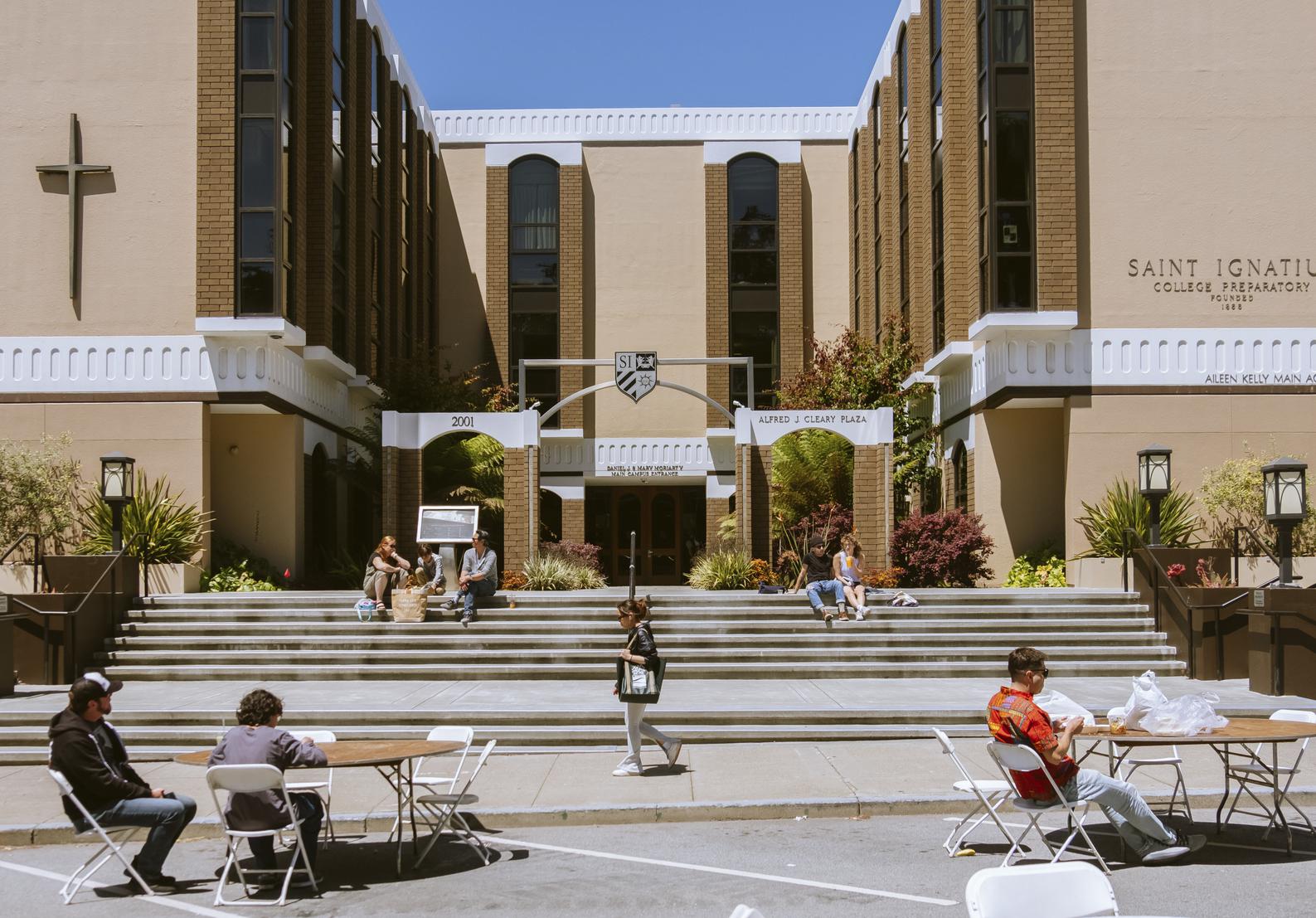 S.F. street war: Elite private school and beloved farmer's market battle over one city block - Vimarsana News