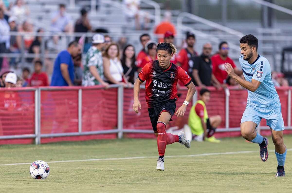 Daisuke Takanaka dribbles past a Corinthians defender in the Heat’s 3-0 win over Corinthians SC of San Antonio on July 16, 2022.