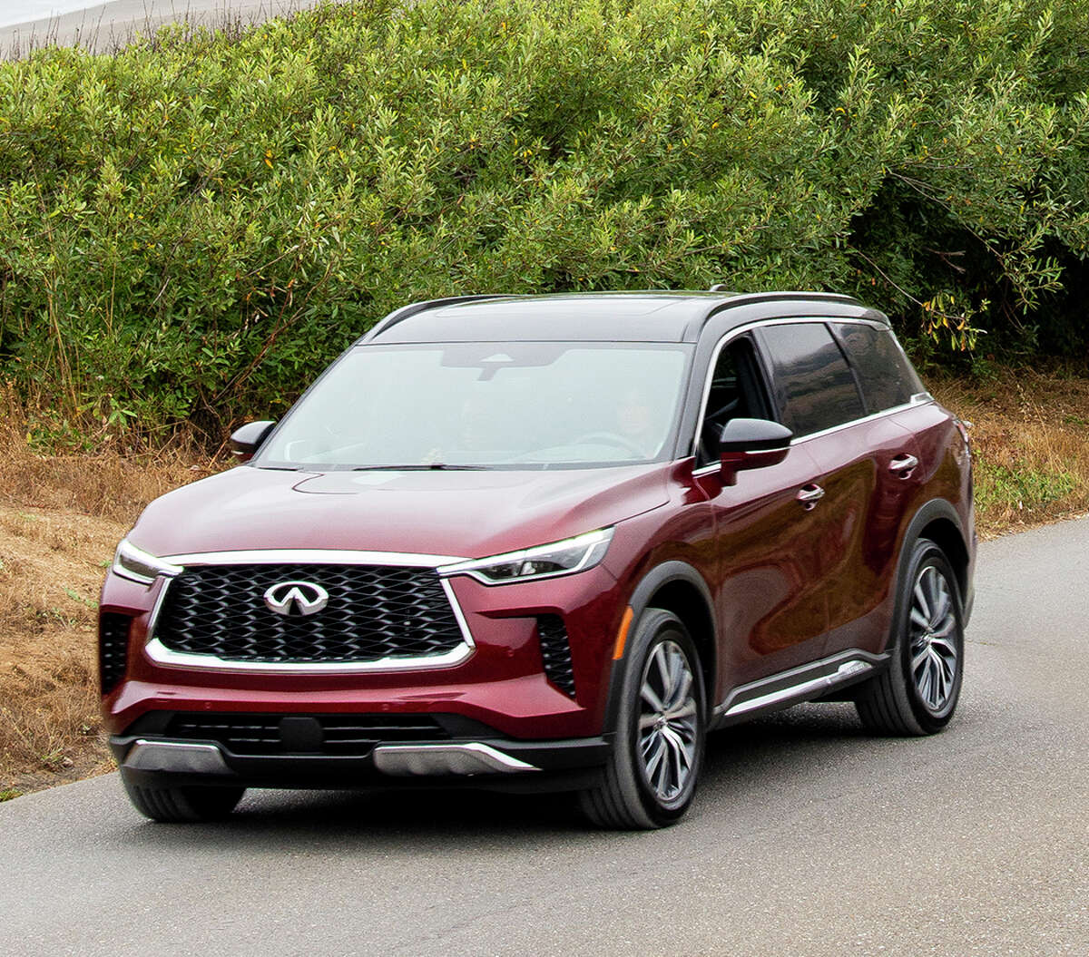 The redesigned 2022 Infiniti QX60 crossover comes with a new nine-speed automatic transmission.