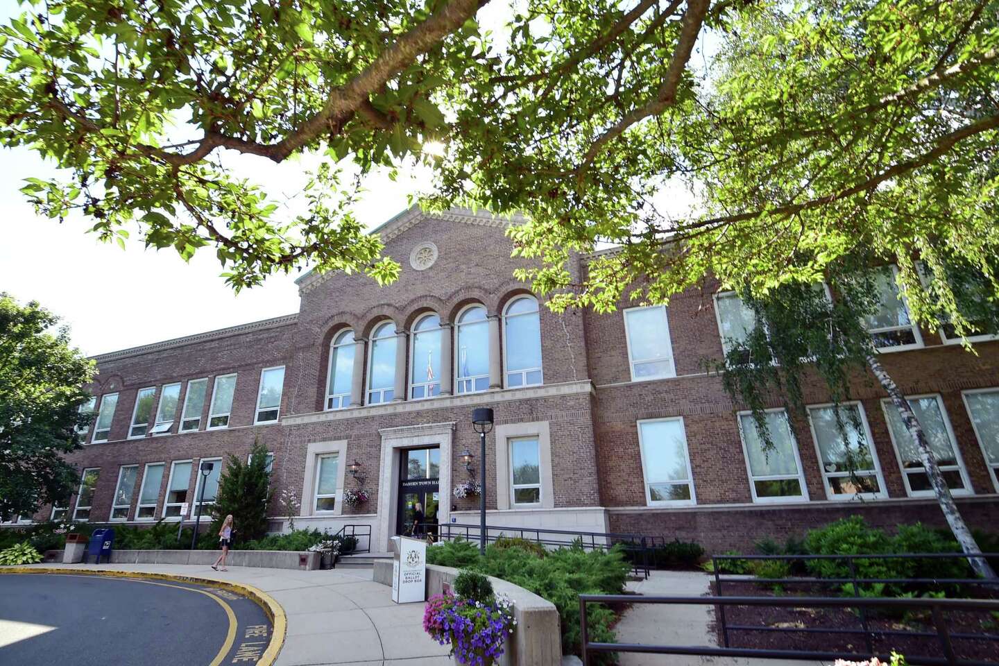 Darien RTM OKs 173M town budget with lower mill rate, higher taxes