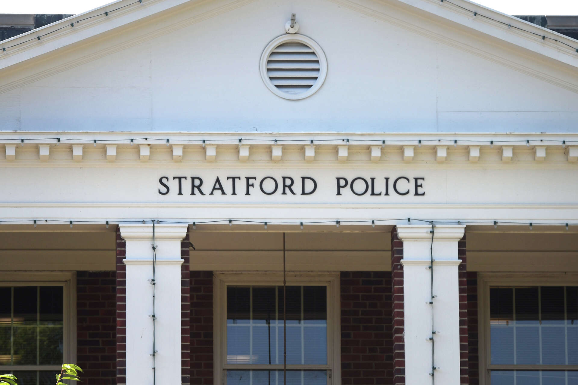 Stratford gas station worker robbed at gunpoint, police say