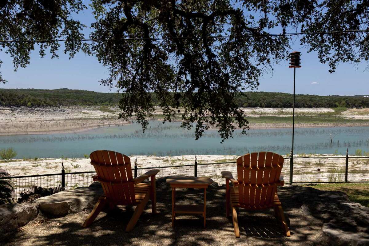 Medina Lake conservation group wants action from the state
