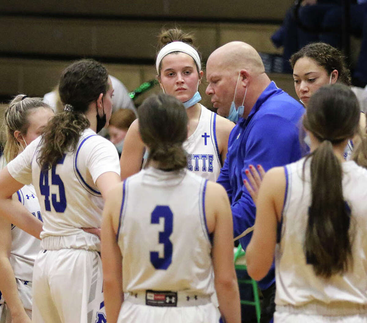 Marquette coach Lee Green talks with his team during a timeout at the Waverly Class 2A Sectional semifinals last season.