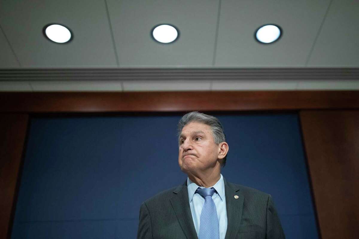 FILE ?‘ Sen. Joe Manchin (D-W.Va.) speaks to journalists on Capitol Hill, Washington, on Feb. 28, 2022. Manchin has effectively torpedoed President's legislative agenda on climate, and now Biden faces a stark political choice, liberal pundits say. (Tom Brenner/The New York Times)