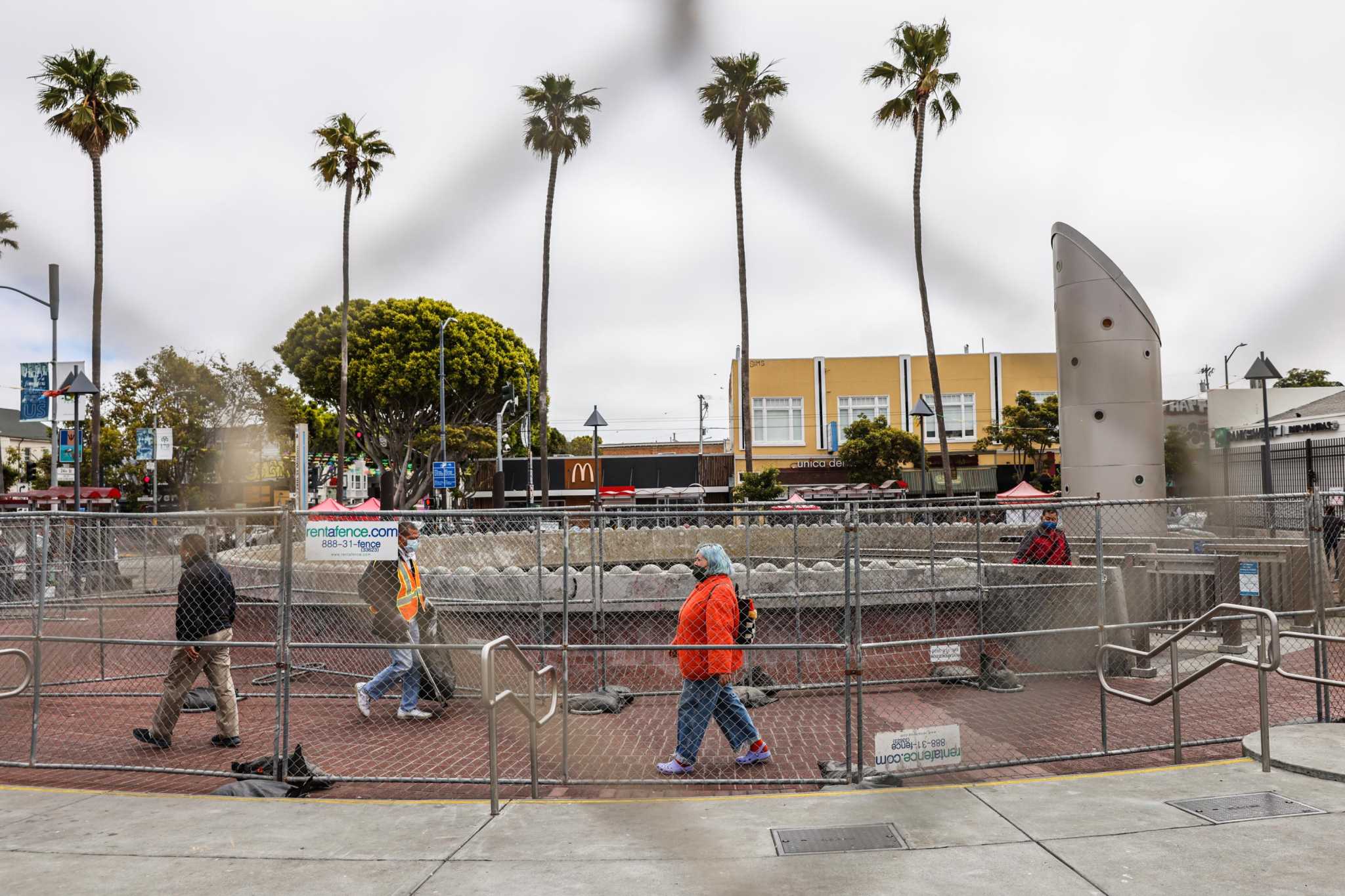 S.F. may rethink the fence at BART's 24th Street Mission plaza after protesters raze it again - Vimarsana News