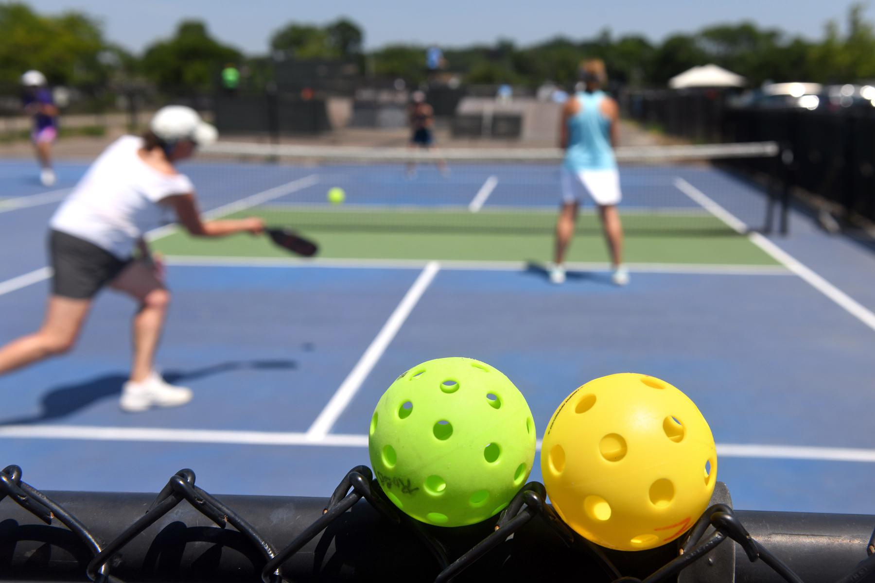 Woman Plays Pickleball With NFL Stars & Had No Clue Who They Were