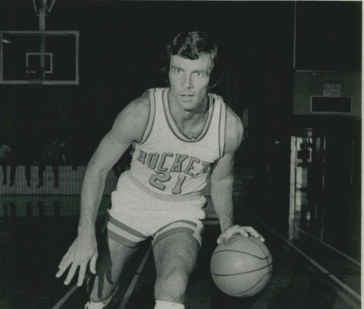 Connecticut high school basketball legend Johnny Egan, one of the state’s most dynamic players in the 1950s, died Thursday in Houston.