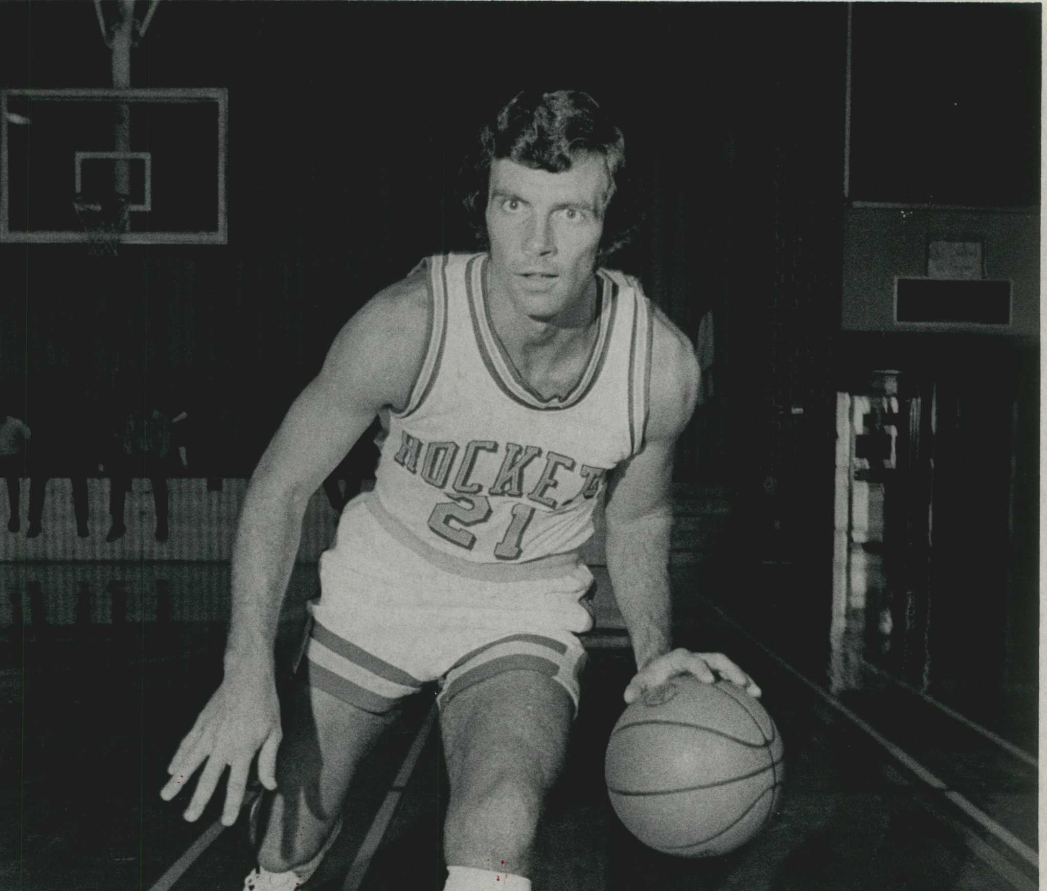 Connecticut high school basketball legend Johnny Egan dies at 83