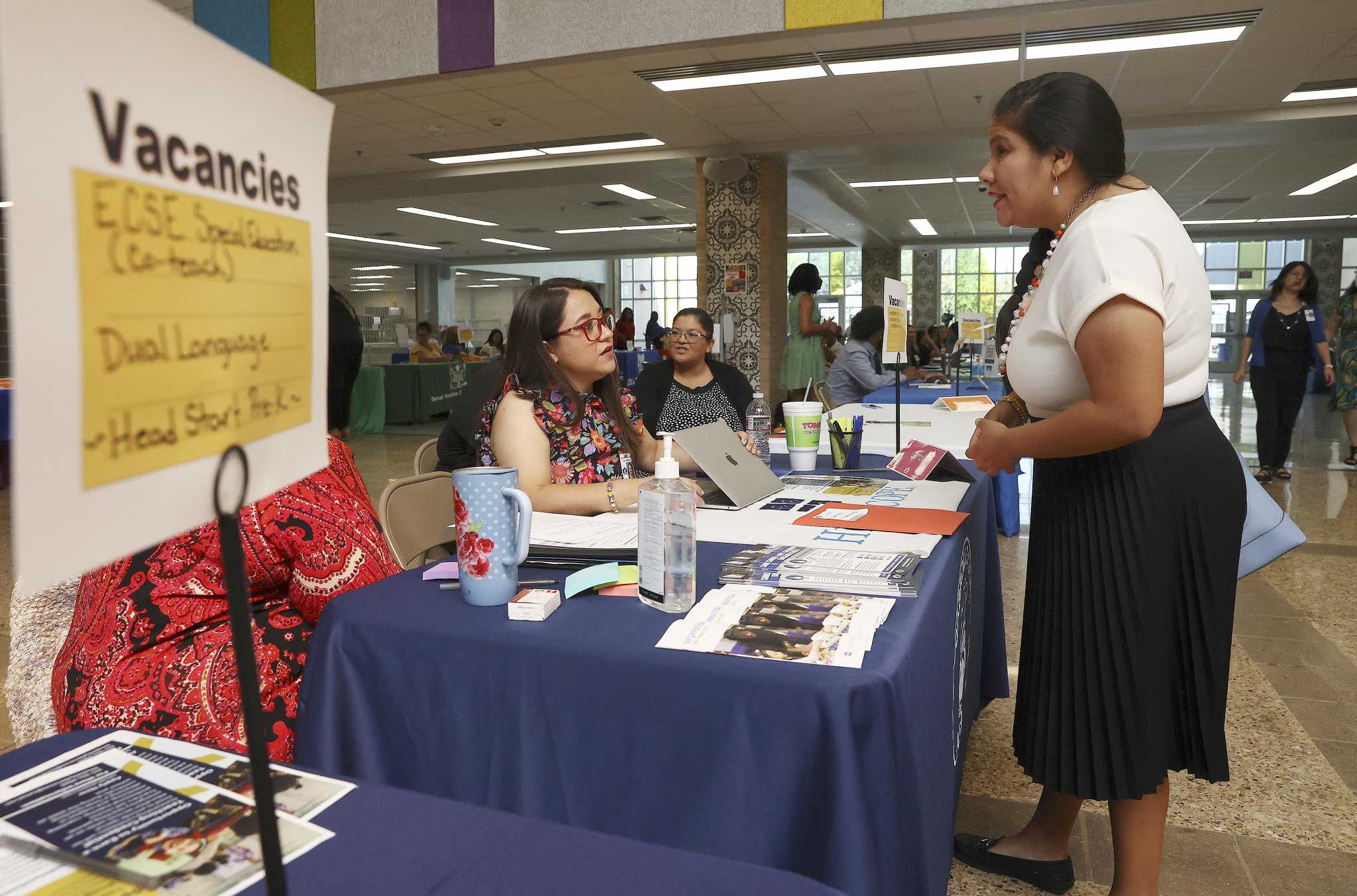 Racing for new teachers, S.A. school districts raise pay - Vimarsana News