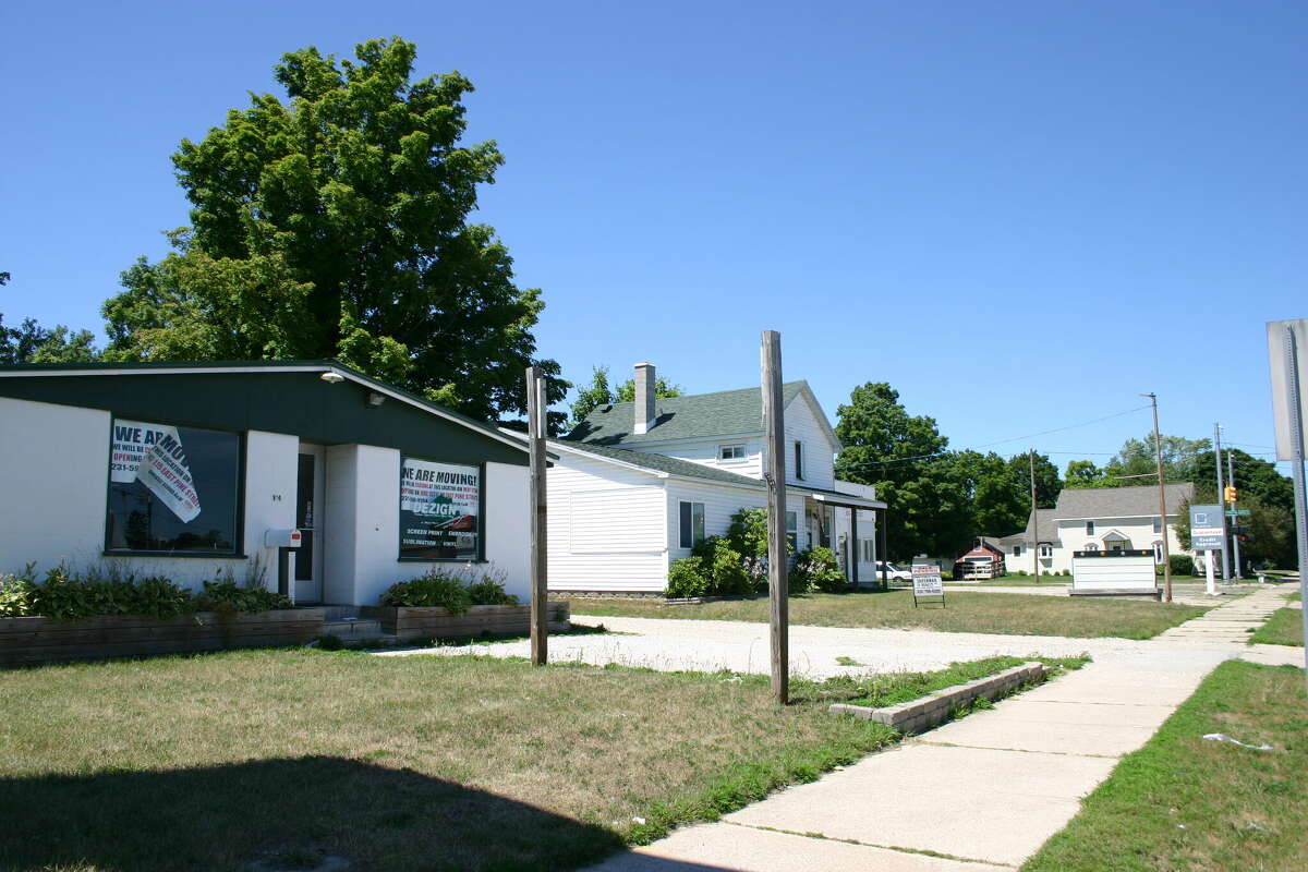 Krist Oil submitted a site plan review application to the city planners for construction of gas station and food mart on the corner of N. State Street and Pere Marquette.  A public hearing was held this week.