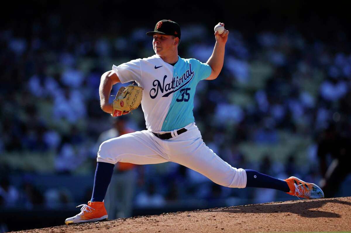 LOS ANGELES, CALIFORNIA - JULY 16: Kyle Harrison #35 of the National League pitches during the SiriusXM All-Star Futures Game against the American League at Dodger Stadium on July 16, 2022 in Los Angeles, California. (Photo by Ronald Martinez/Getty Images)