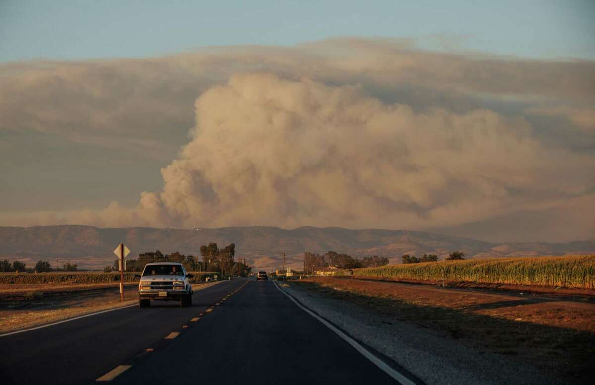 Oak Fire in Mariposa County burns 6,555 acres, forms pyrocumulus cloud