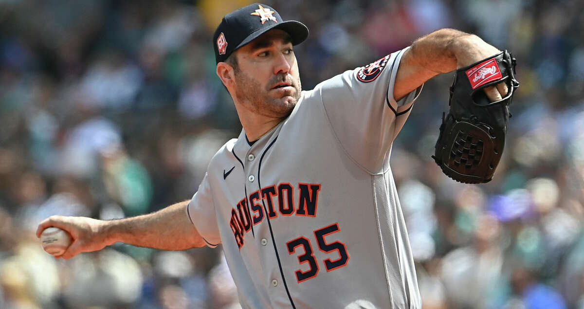 Justin Verlander #35 of the Houston Astros throws a pitch during the second inning against the Seattle Marinersat T-Mobile Park on July 23, 2022 in Seattle, Washington. (Photo by Alika Jenner/Getty Images)