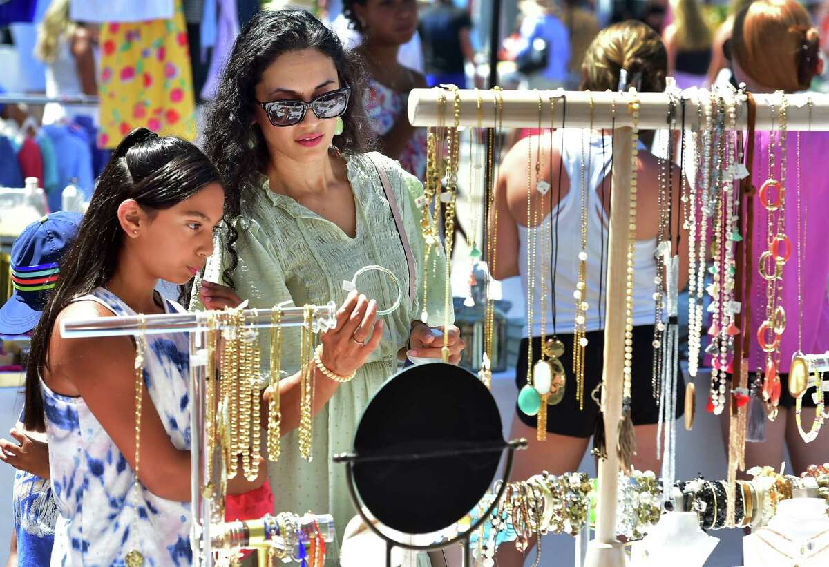 New Canaan Village Fair, Sidewalk Sale To Kick Off This Weekend