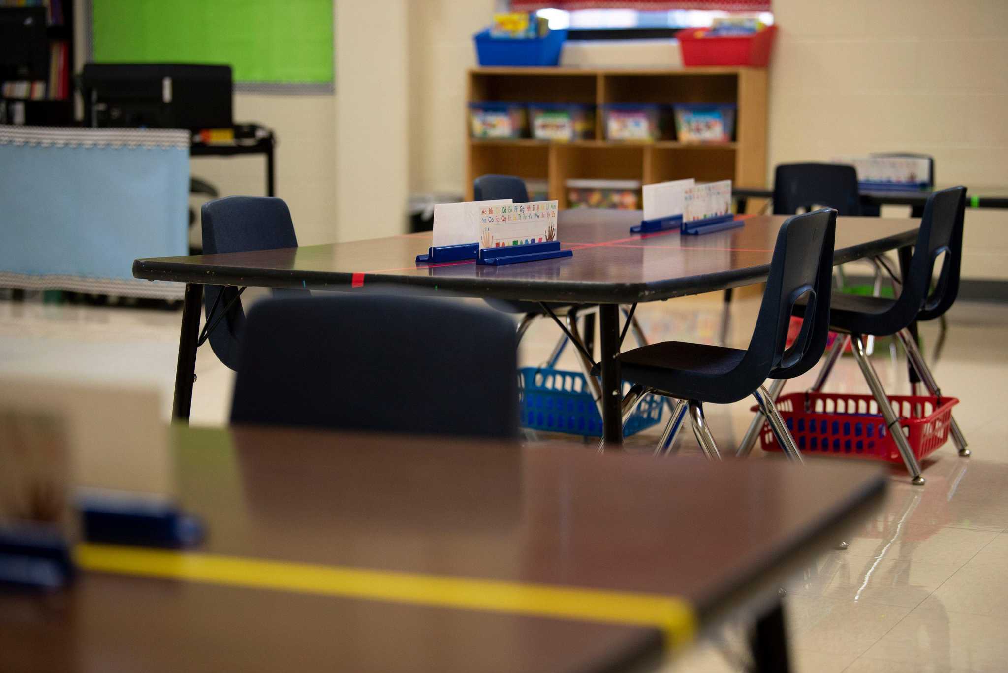 Rural Texas districts struggling to attract teachers consider short weeks - Vimarsana News