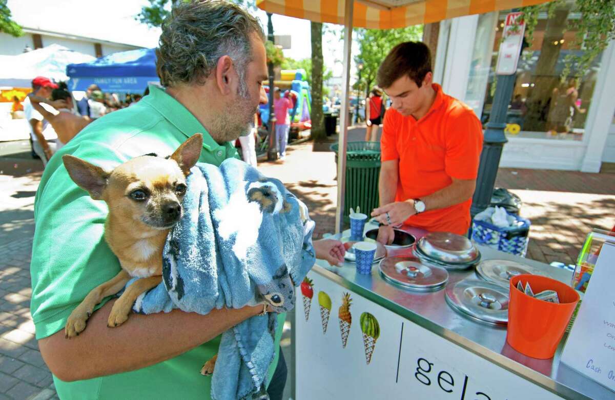 Crowds, Lamont come out for New Canaan sidewalk sale