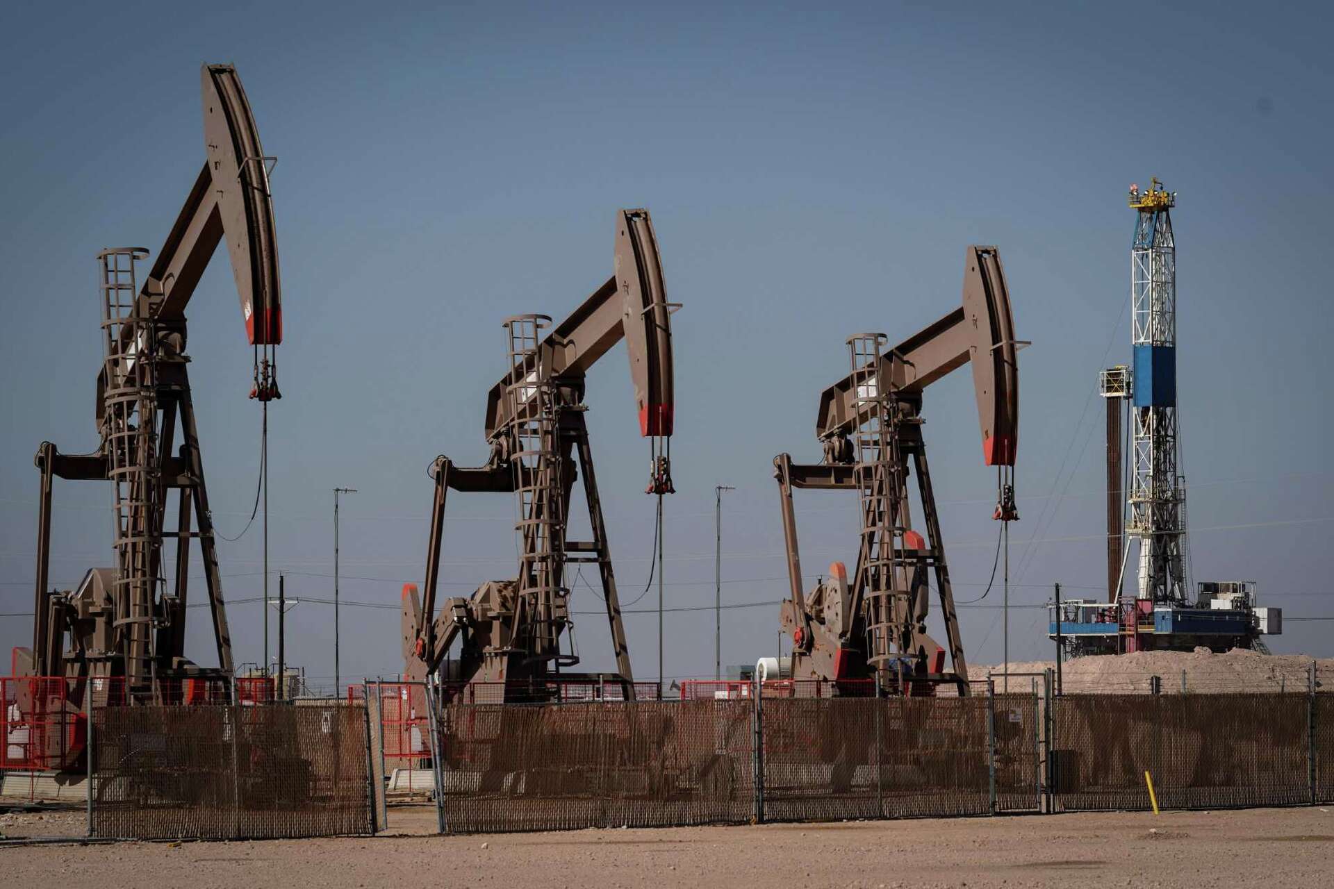 Oil prices and U.S. rig count fall