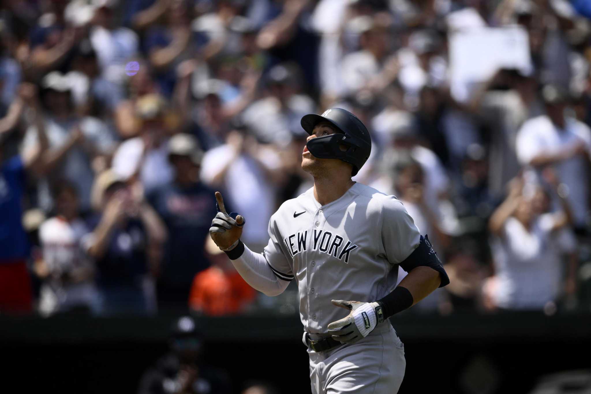 White Sox Homer 3 Times, Cease Tosses 6 Scoreless to Salvage Split