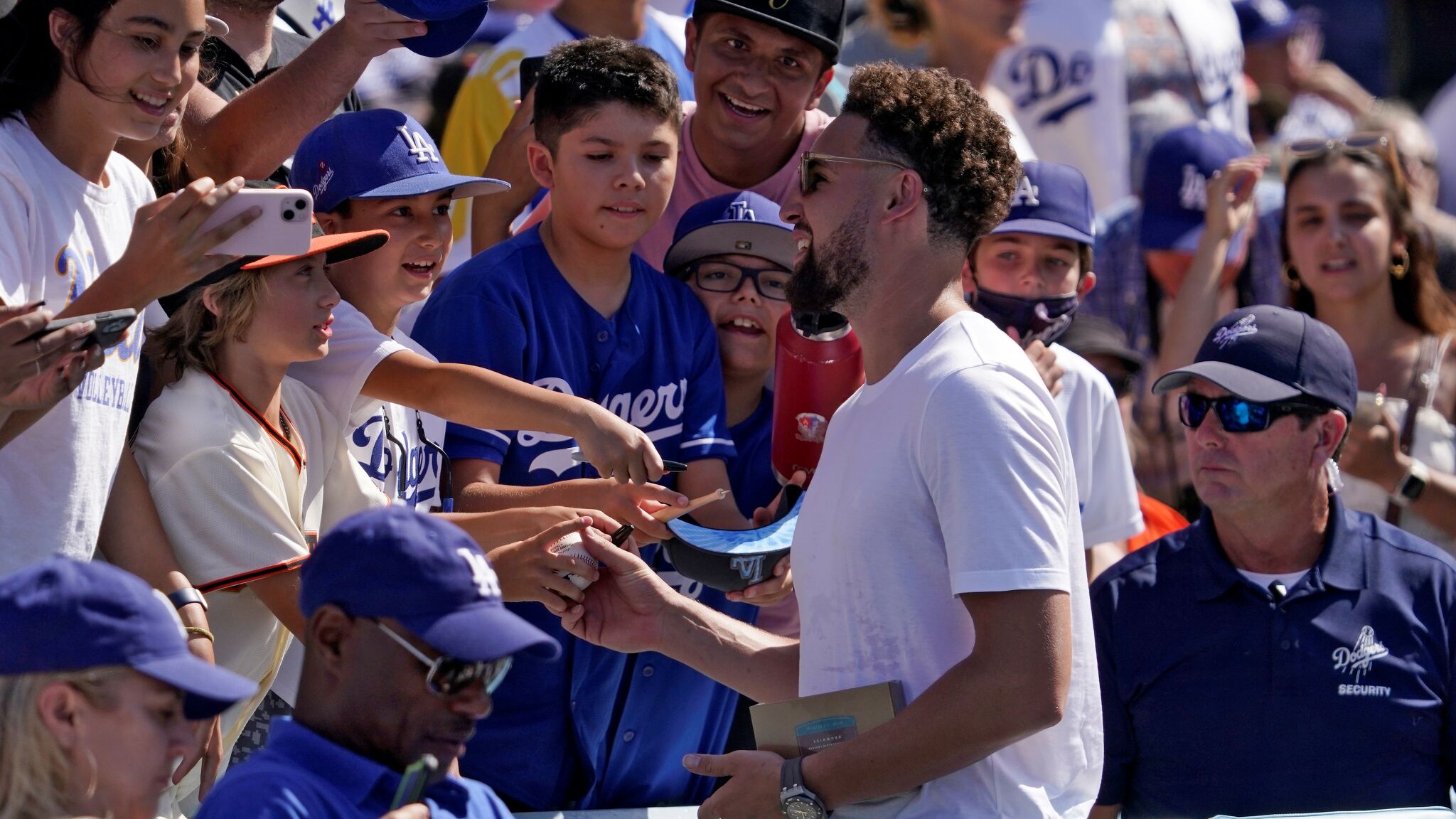 Klay Thompson gets hypnotized by magician at Dodgers Stadium