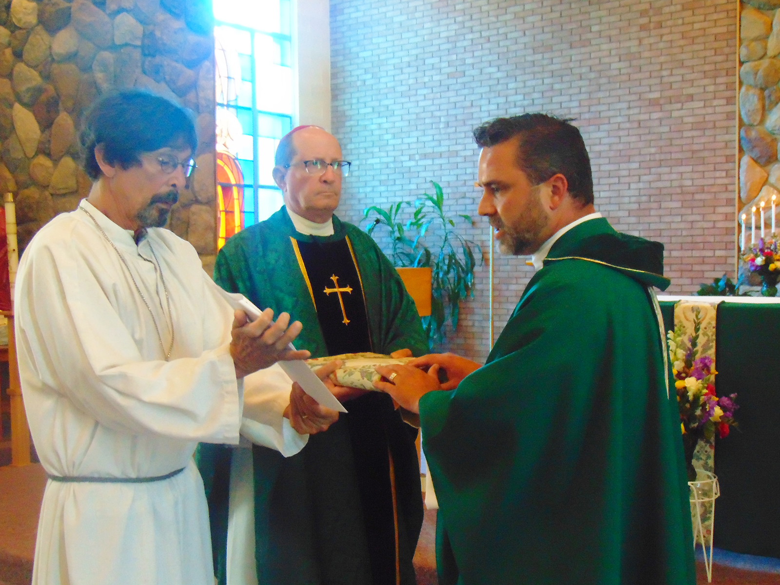 Bishop Walkowiak Installs Fr. Matt Barnum At St. Ann-st. Ignatius, St 