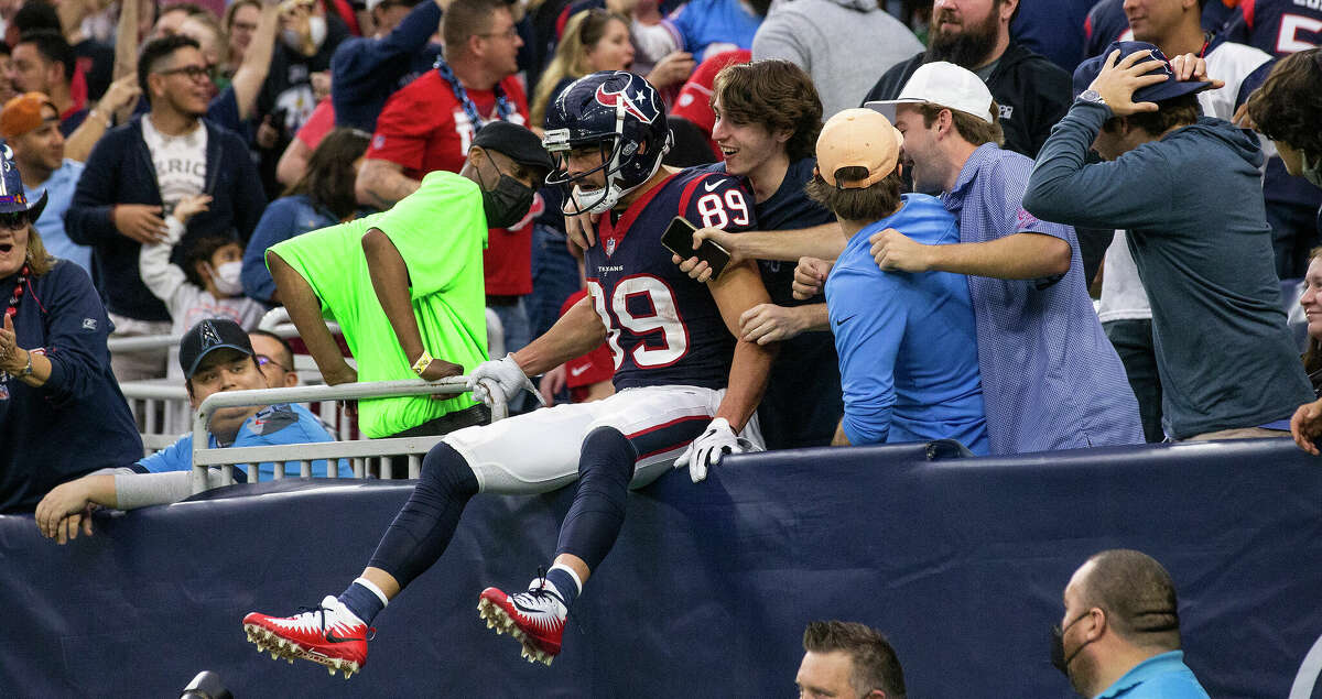 Danny Amendola of the Houston Texans is congratulated by head coach News  Photo - Getty Images