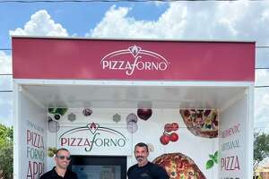 A 24/7 pizza vending machine is expanding to Friendswood