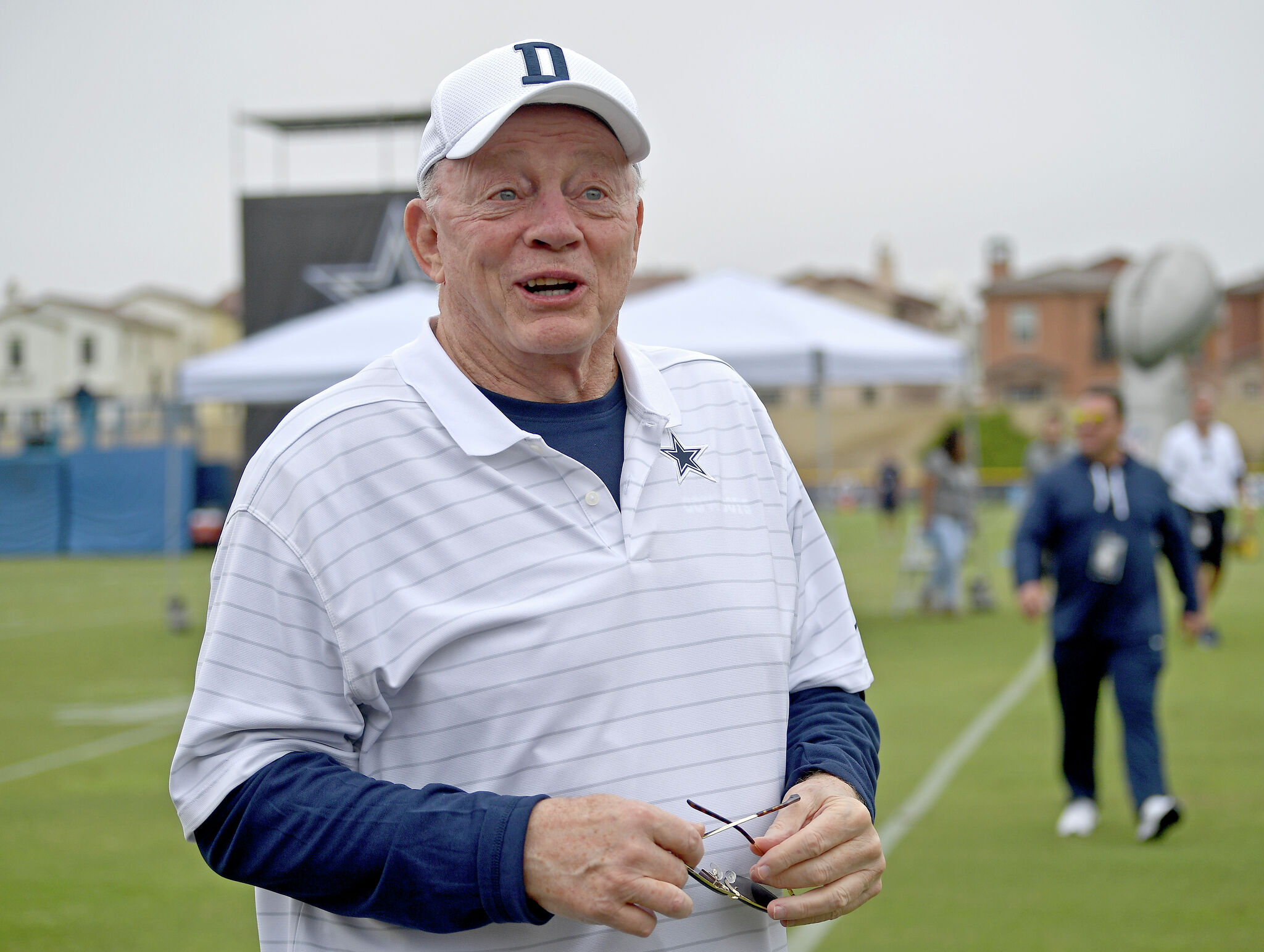 Jerry Jones: Dallas Cowboys owner apologizes for using derogatory term for  little people