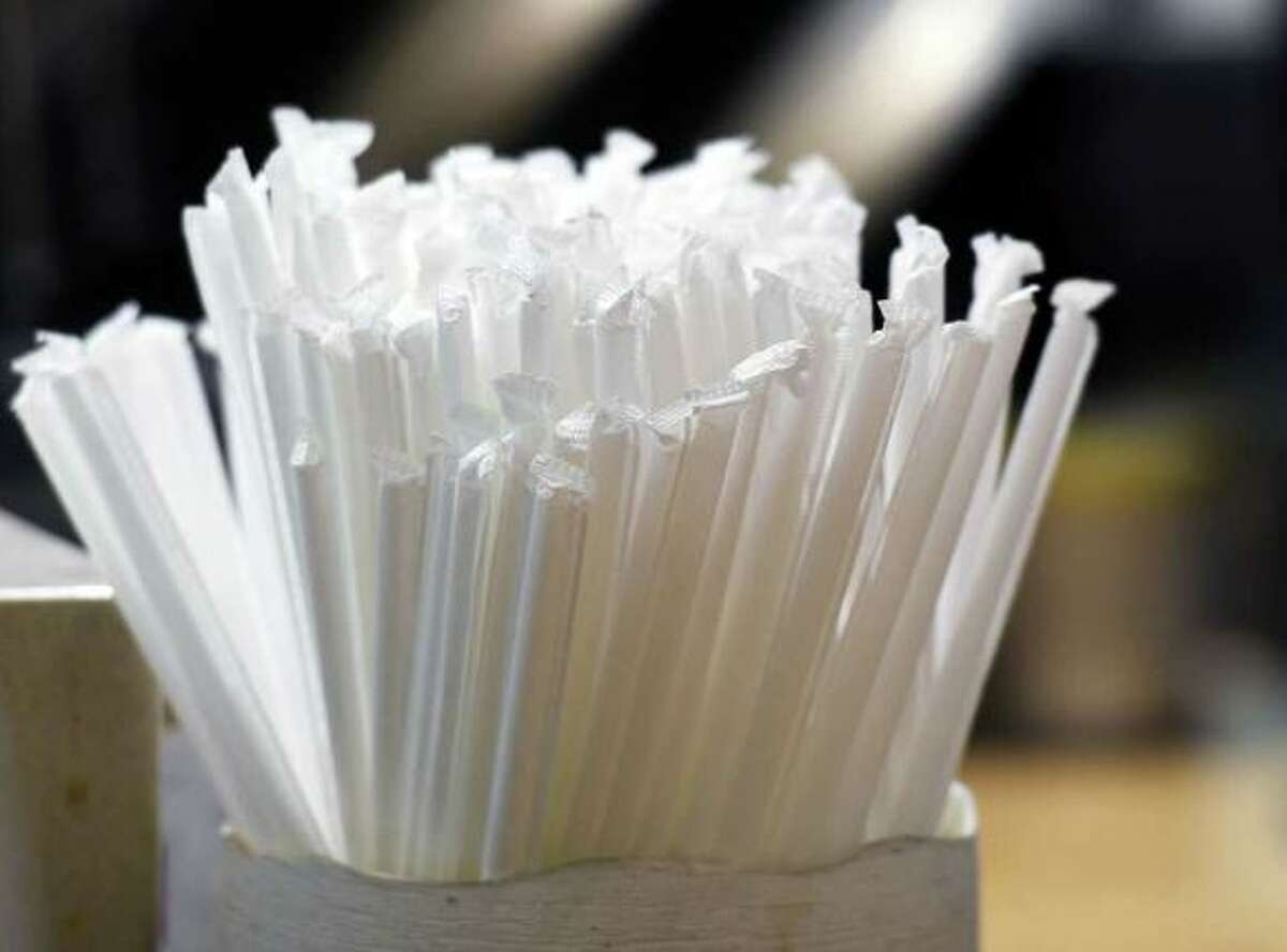 A new guide advises restaurants how to cut down on plastics use.