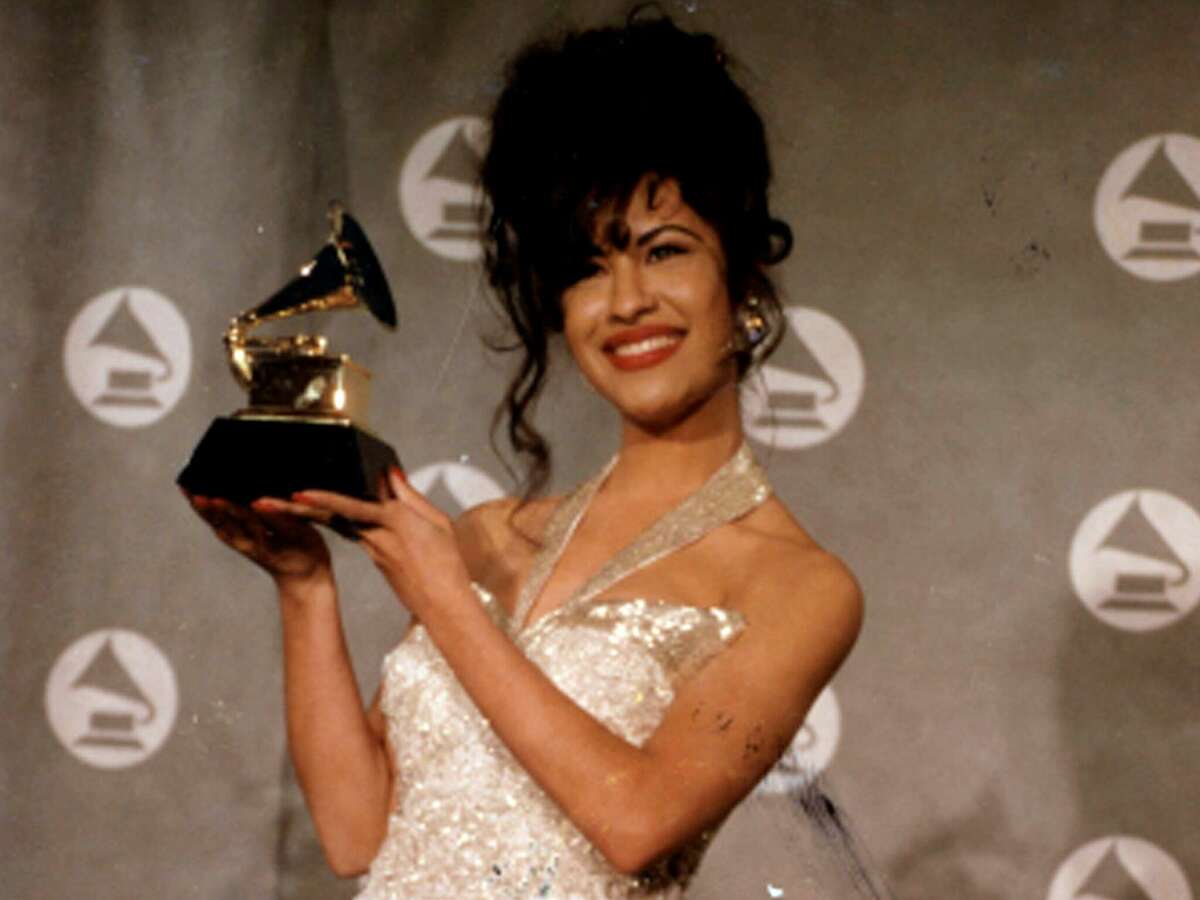 The official music video of Selena Quintanilla's song "Tu Solo Tu" was released on YouTube Tuesday. 
