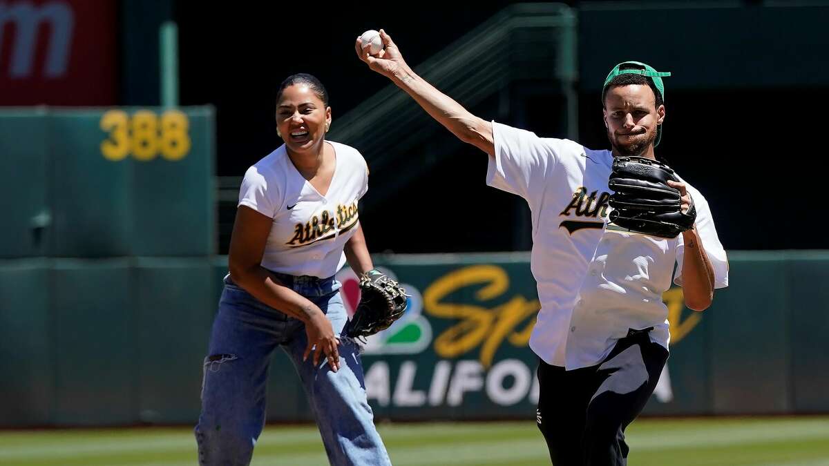Steph and Ayesha Curry turned A's first pitches into an adventure(01)