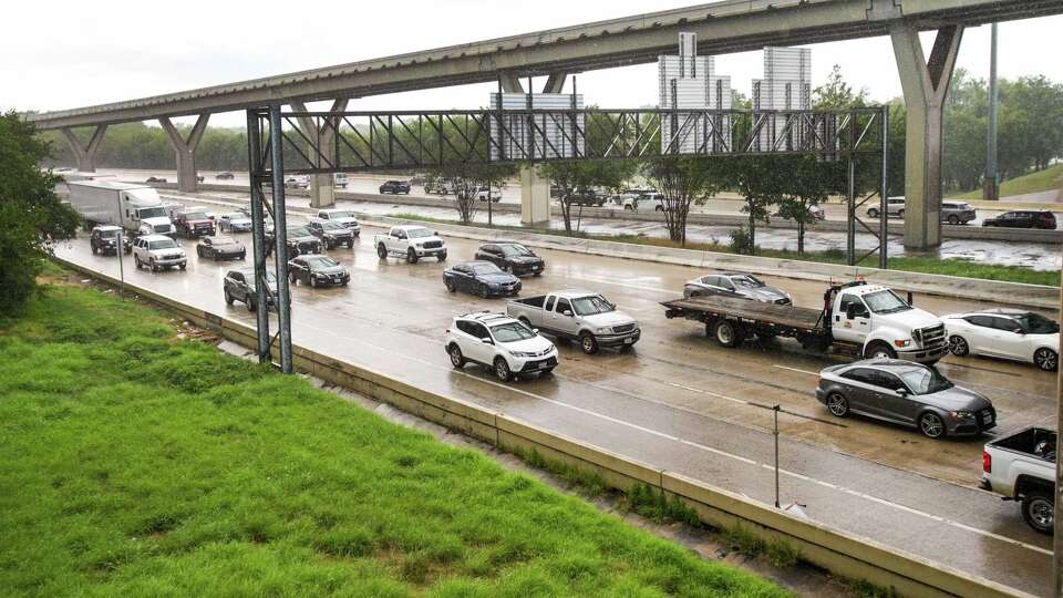 Traffic moves along Interstate 10 under the Houston Avenue bridge on Wednesday, July 27, 2022 in Houston. The Texas Department of Transportation has proposed a $347 million project to elevate the freeway from Heights Boulevard to Interstate 45, to avoid portions near White Oak Bayou flooding during heavy rains.
