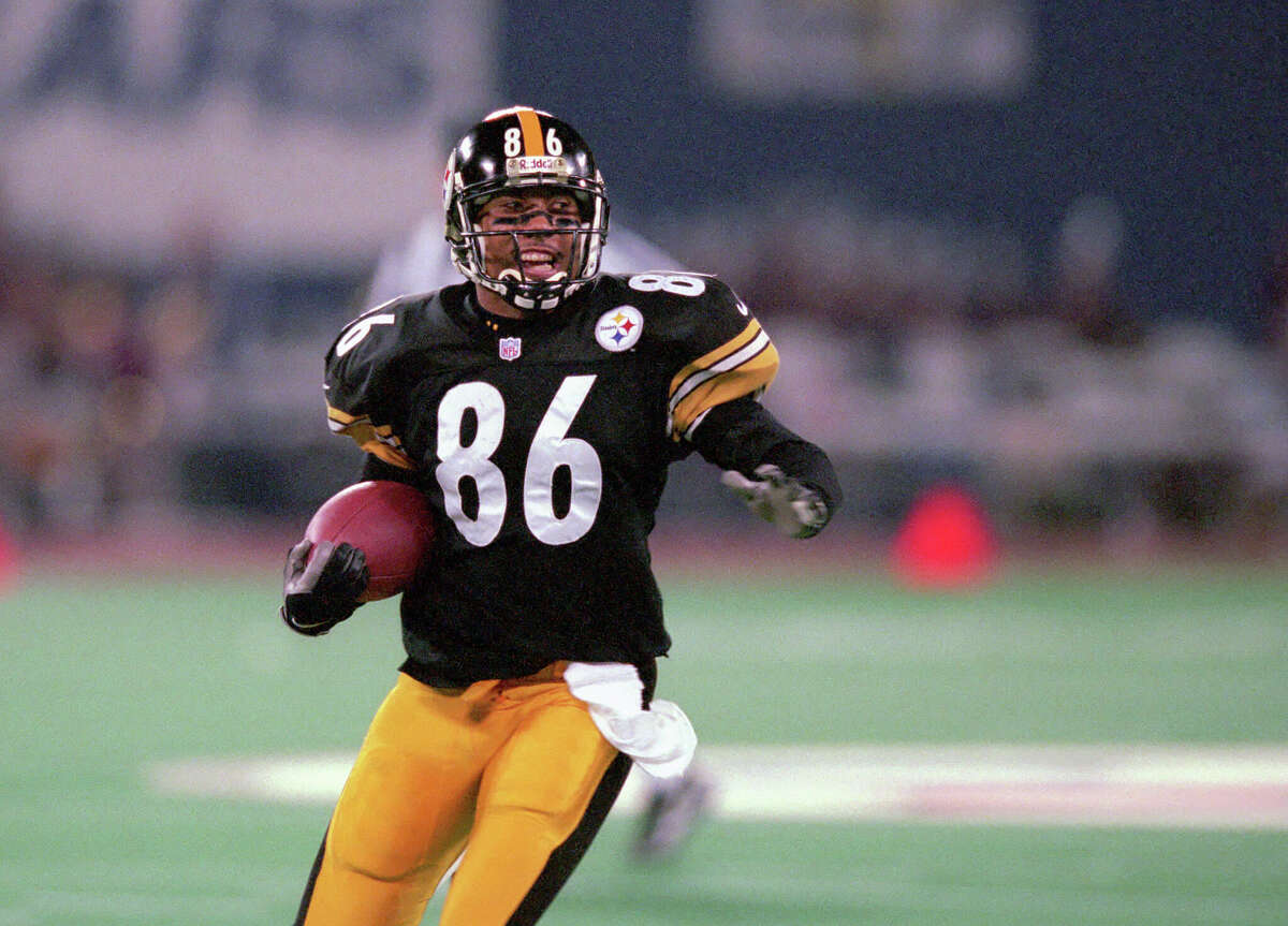 PITTSBURGH, PA - NOVEMBER 9: Wide receiver Hines Ward #86 of the Pittsburgh Steelers runs with the football after catching a pass against the Green Bay Packers during a Monday Night Football game at Three Rivers Stadium on November 9, 1998 in Pittsburgh, Pennsylvania. The Steelers defeated the Packers 27-20. (Photo by George Gojkovich/Getty Images)