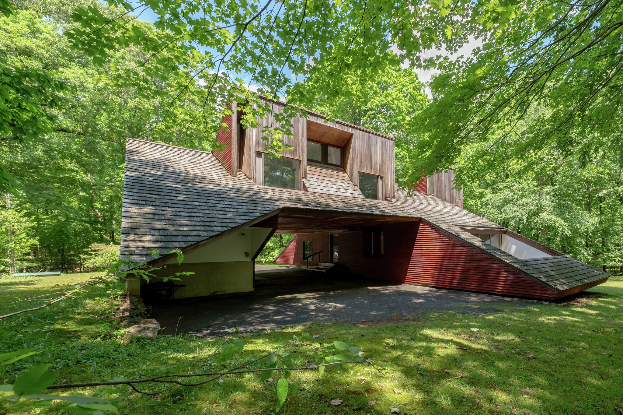 Hamden home featured on 'Zillow Gone Wild' listed for 629K