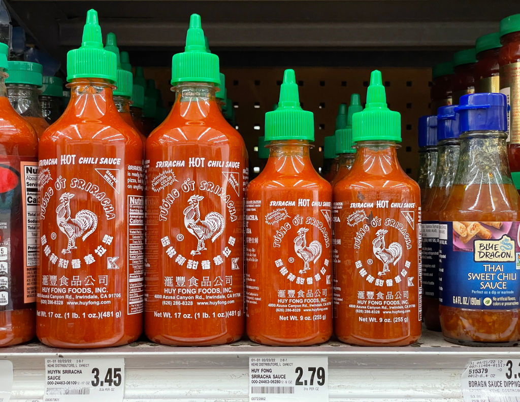 Hot Sauce Review : Six Similar Sizzling Sauces 