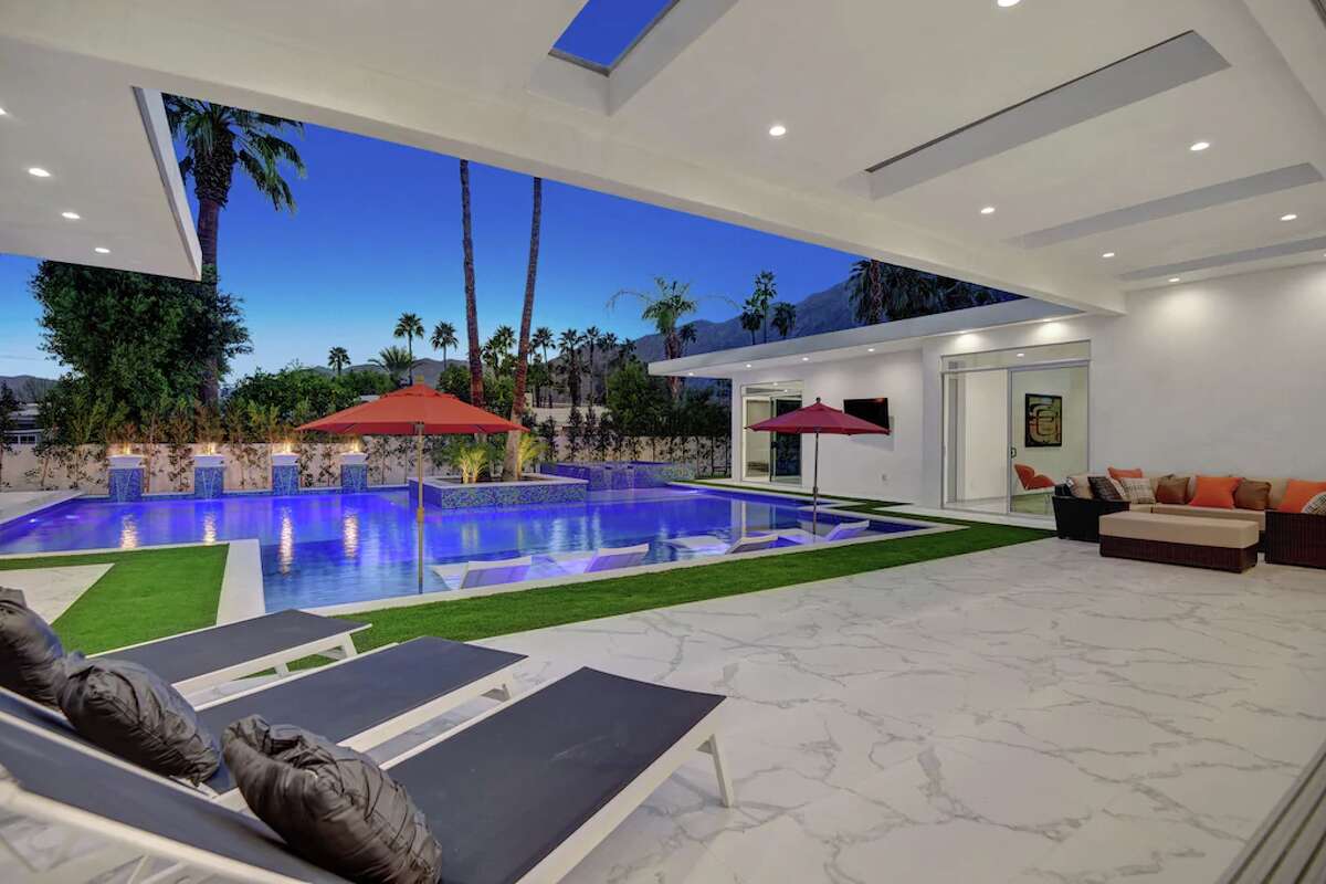 Best Palm Springs Airbnbs and rentals with pools