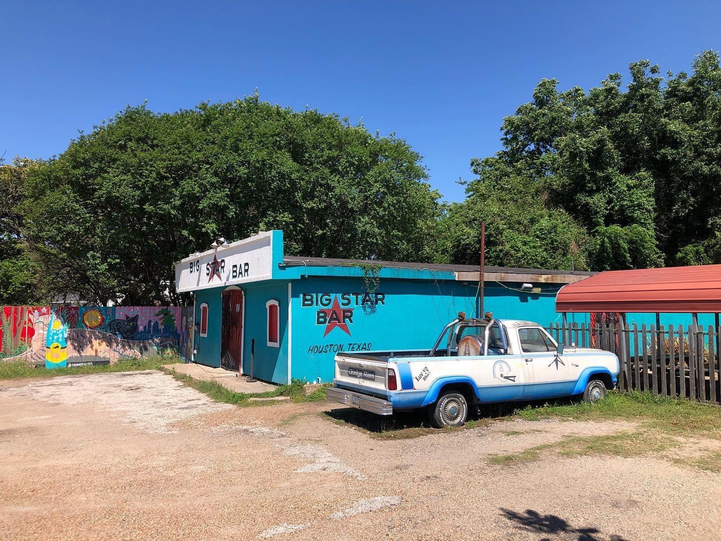 Houston Heights dive bar stands out on changing block