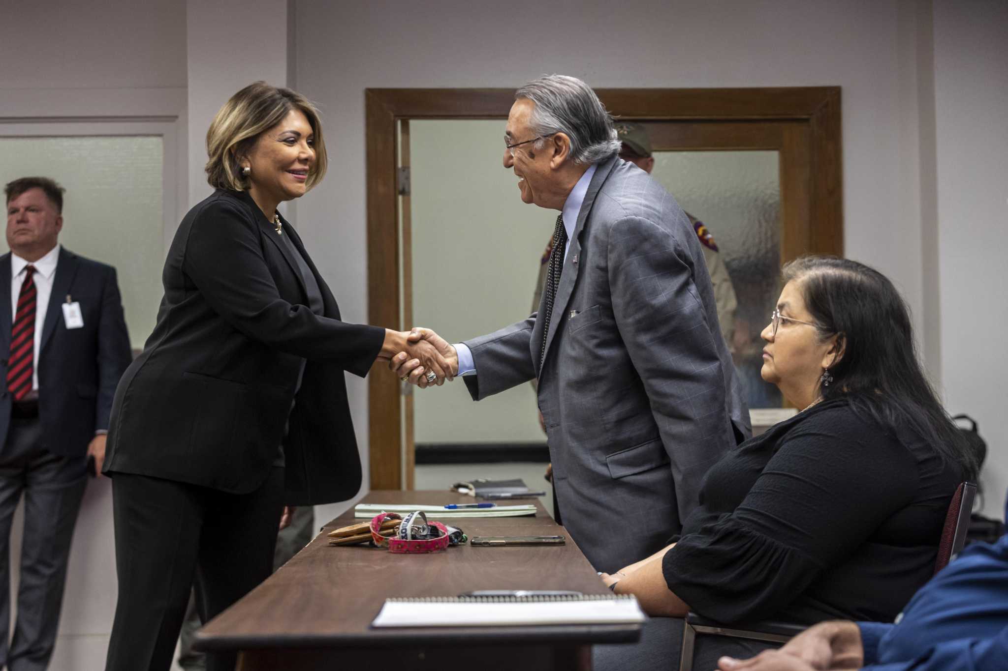 Uvalde school board to meet; no action on police chief planned - Vimarsana News
