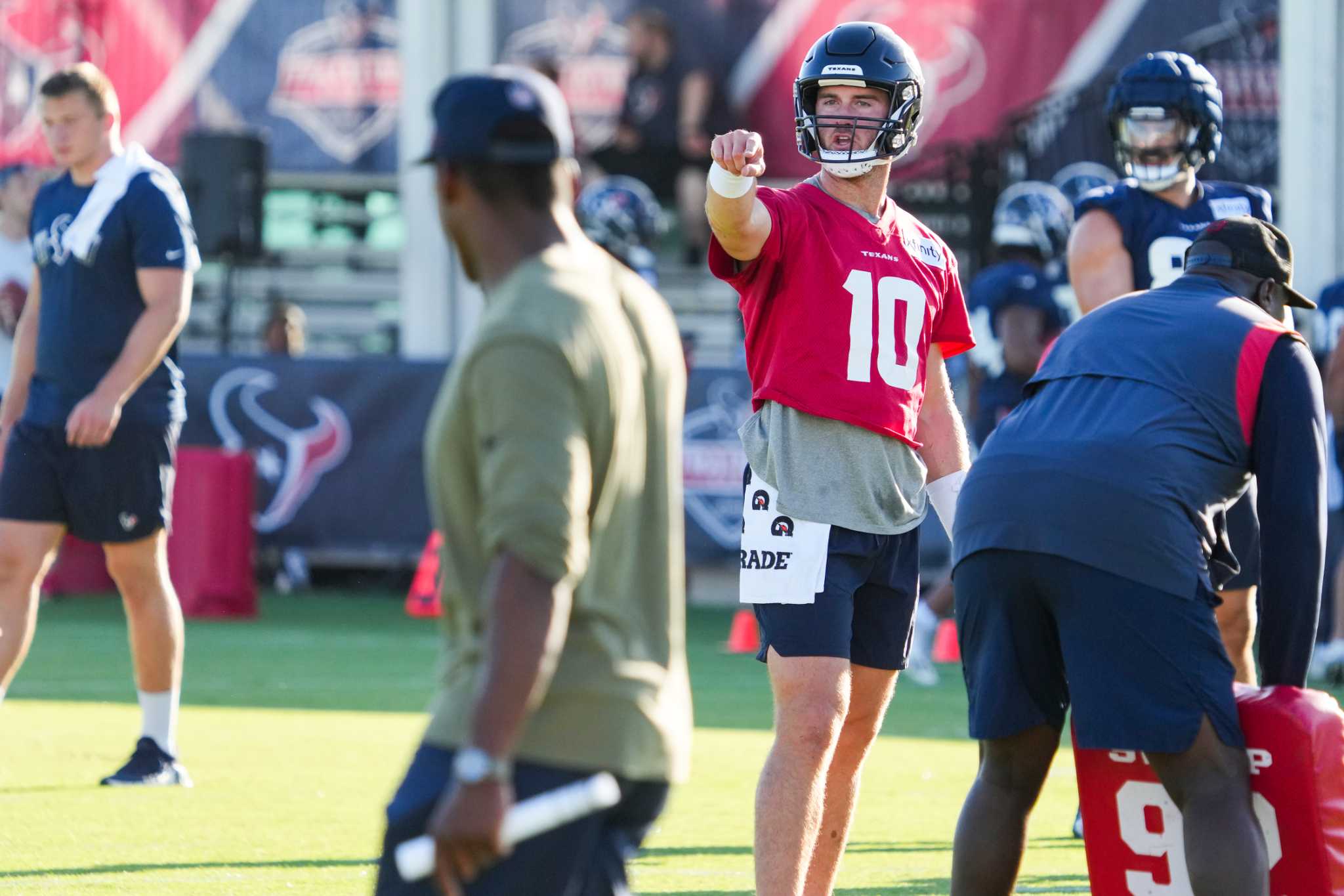 Texans QB Davis Mills showing teammates this is his team