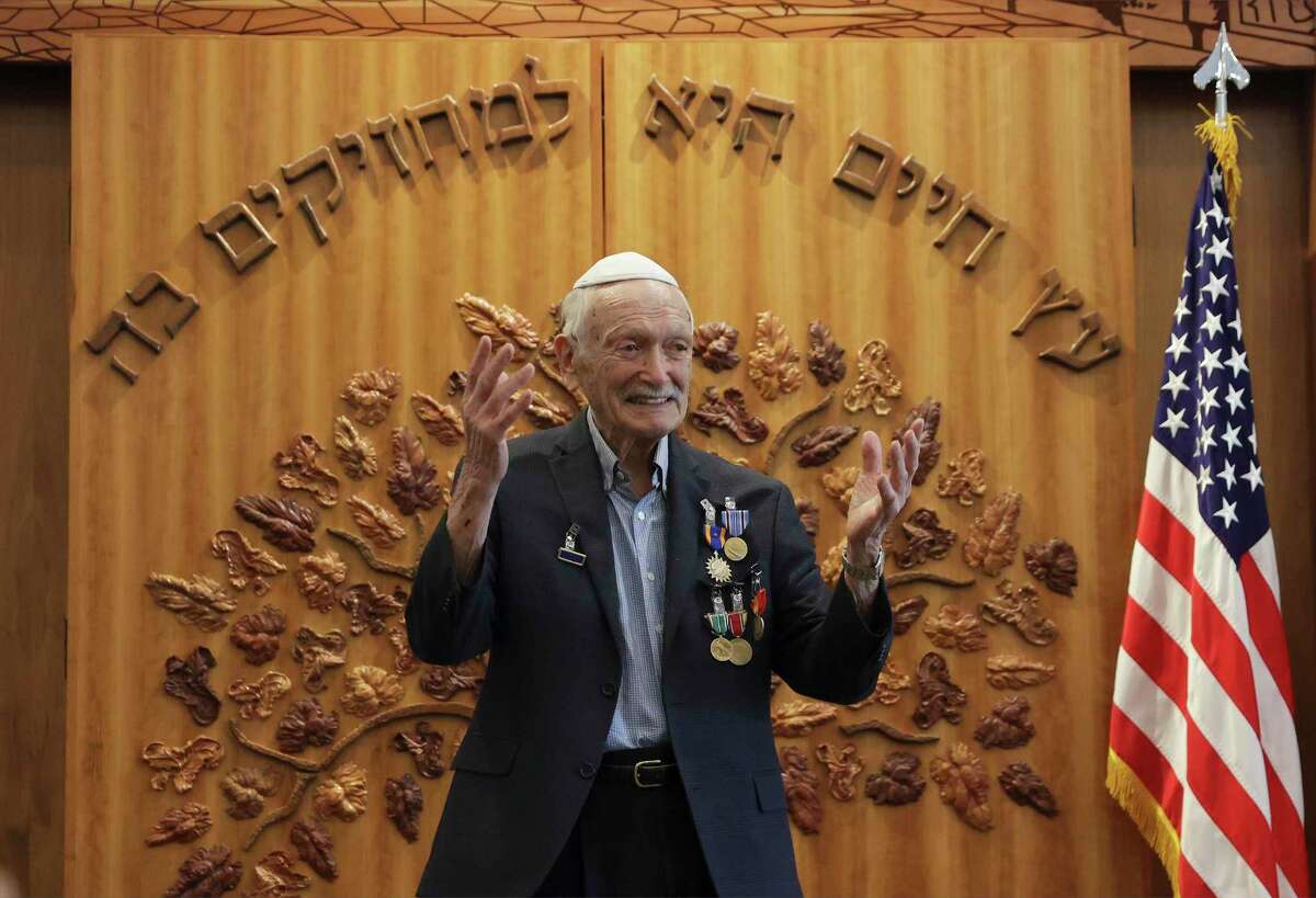 World War II veteran Gerald Teldon, who soon will turn 98, addresses an audience of family and friends at the Chabad Center for Jewish Life & Learning after he is presented with six medals he had never received after the war.