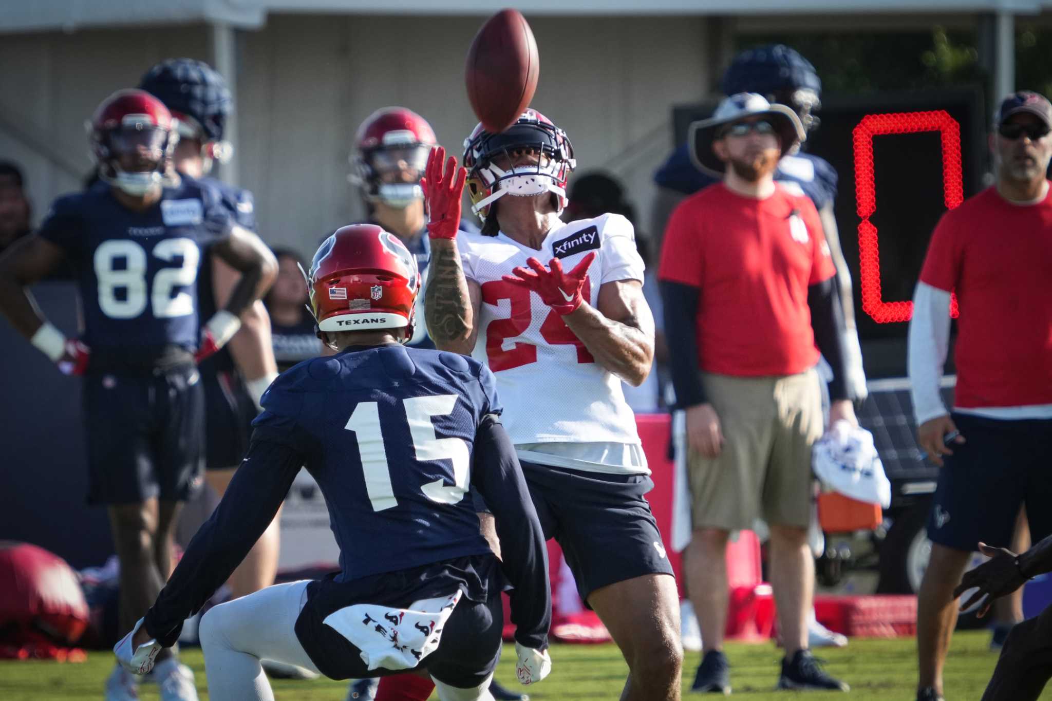 Texans Training Camp Battle: Jerry Hughes vs Jonathan Greenard