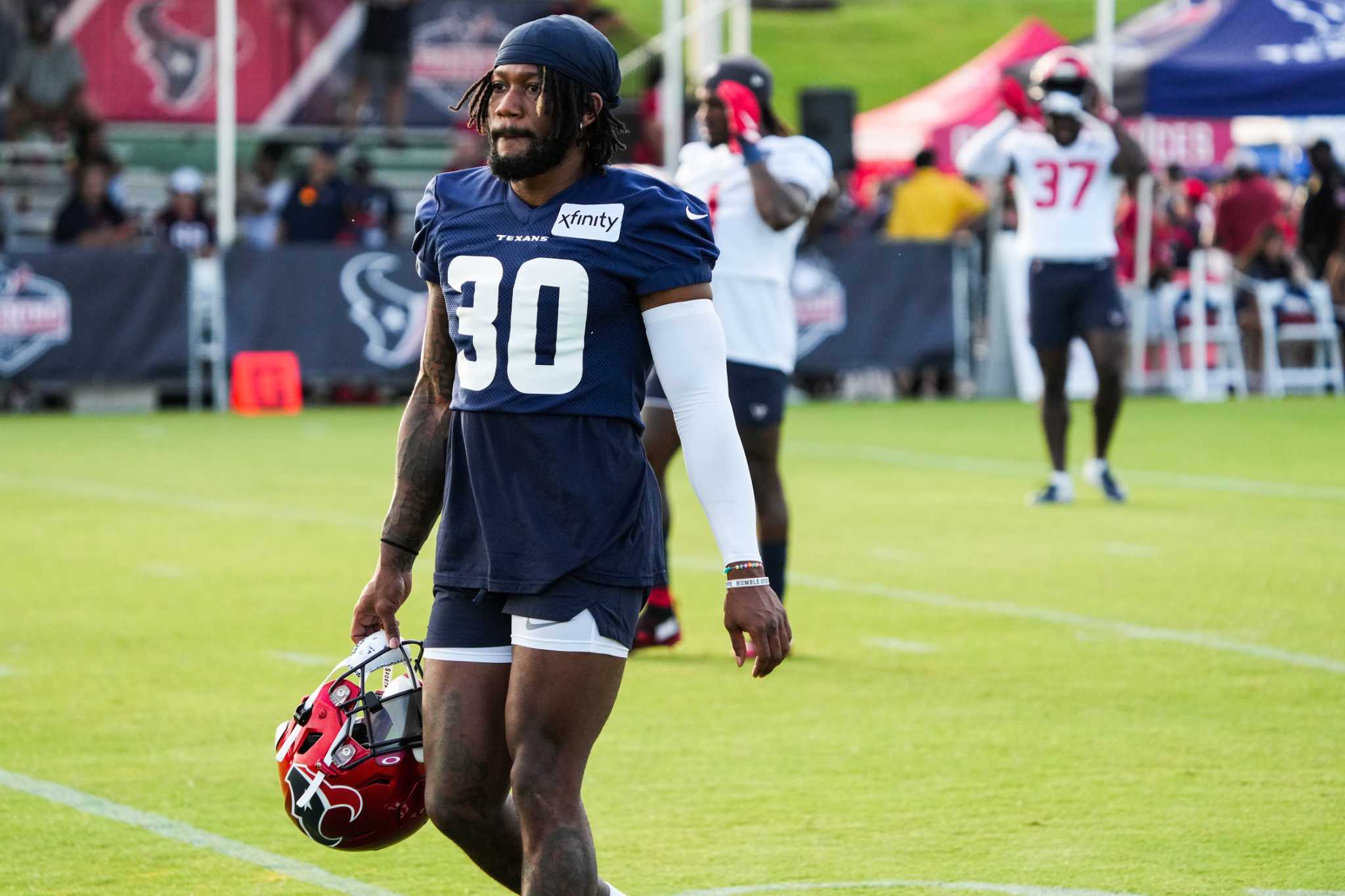 Houston Texans running back Darius Anderson (30) takes a handoff