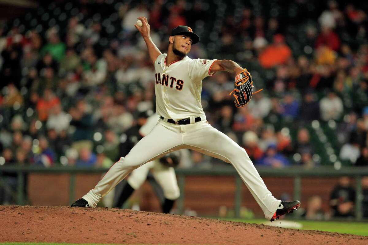 Julio Rodríguez delivers in 4-run 9th against All-Star closer Camilo Doval  as Mariners beat Giants 6-5 