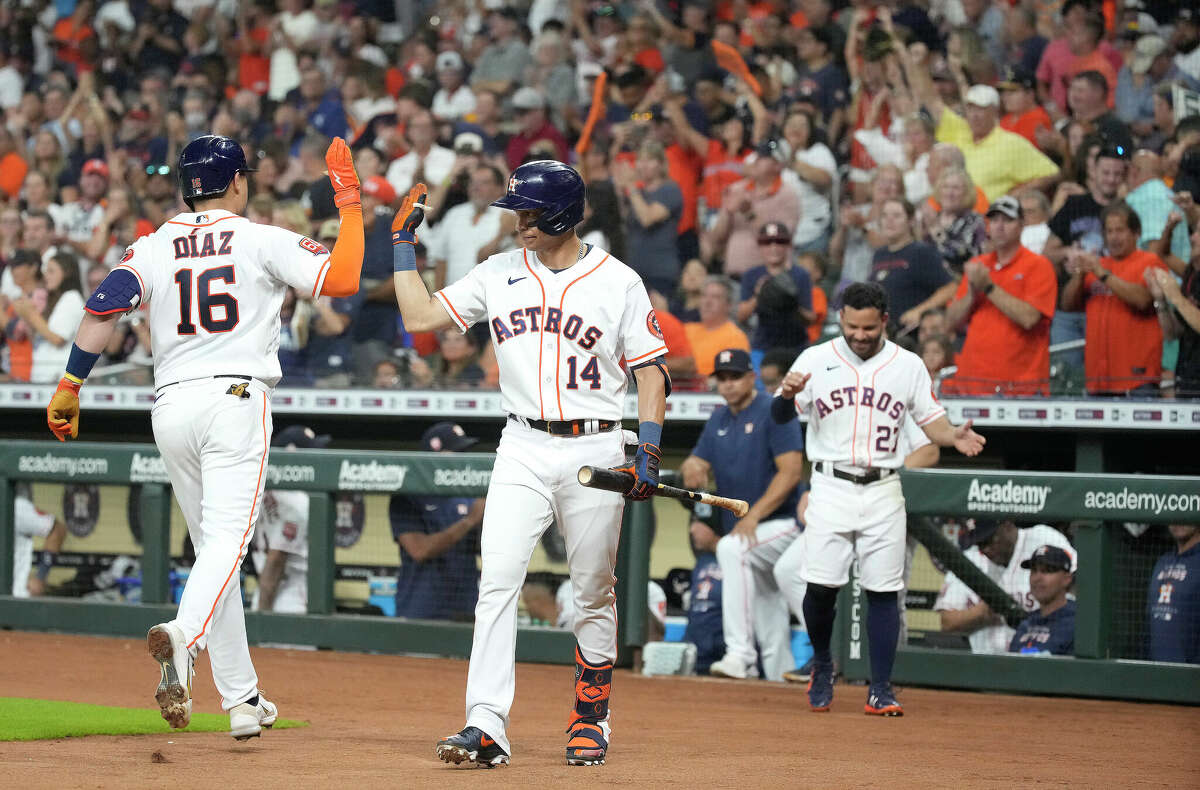 Kyle Lewis singles on a line drive to center fielder Mauricio Dubon. Ty  France to 2nd., 07/30/2022