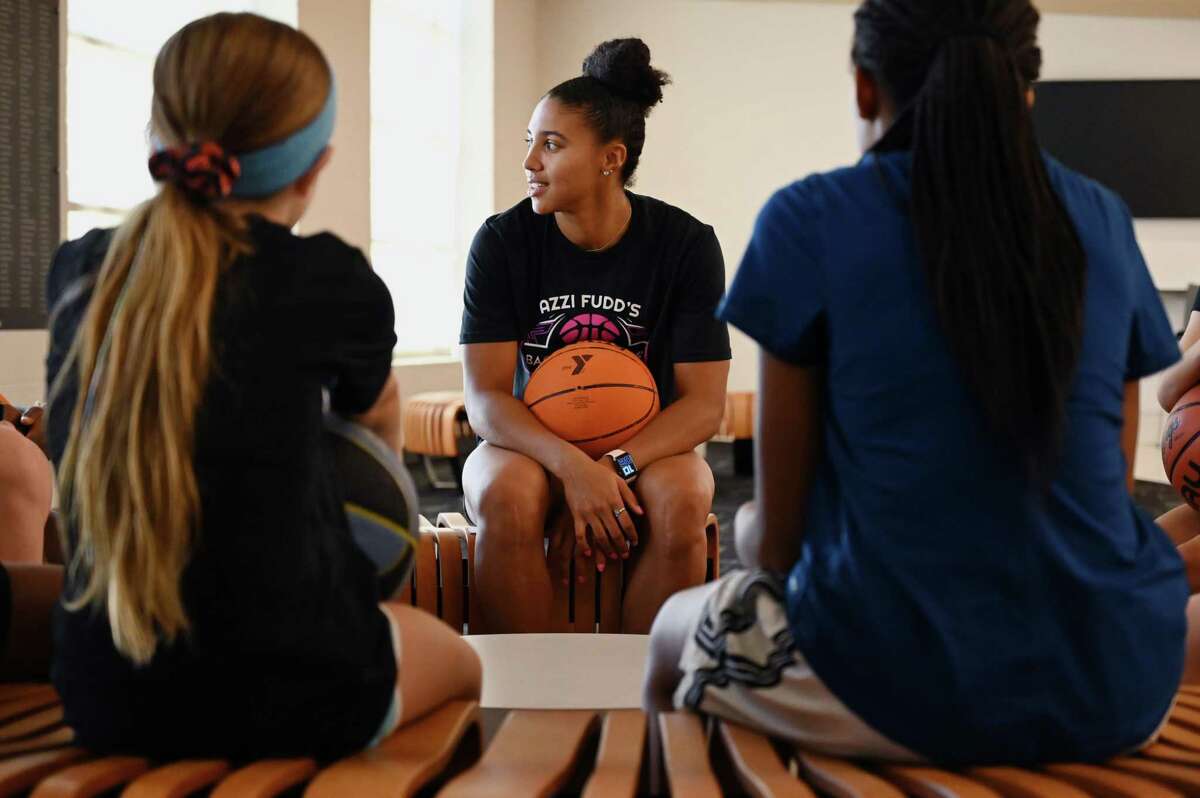 Azzi Fudd Hosts Camp To Support The Pat Summitt Foundation