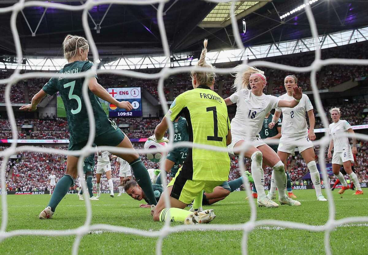 LONDON, ENGLAND - JULY 31: Chloe Kelly of England scores their side's second goal as Kathrin-Julia Hendrich and Merle Frohms of Germany attempt to stop their shot during the UEFA Women's Euro 2022 final match between England and Germany at Wembley Stadium on July 31, 2022 in London, England. (Photo by Naomi Baker/Getty Images)